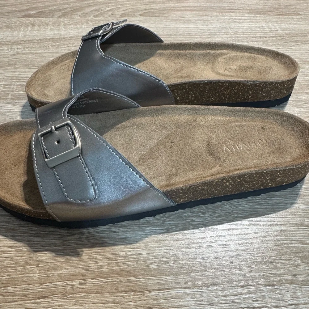 Relativity Metallic Gray Single-Band Slide Sandals
